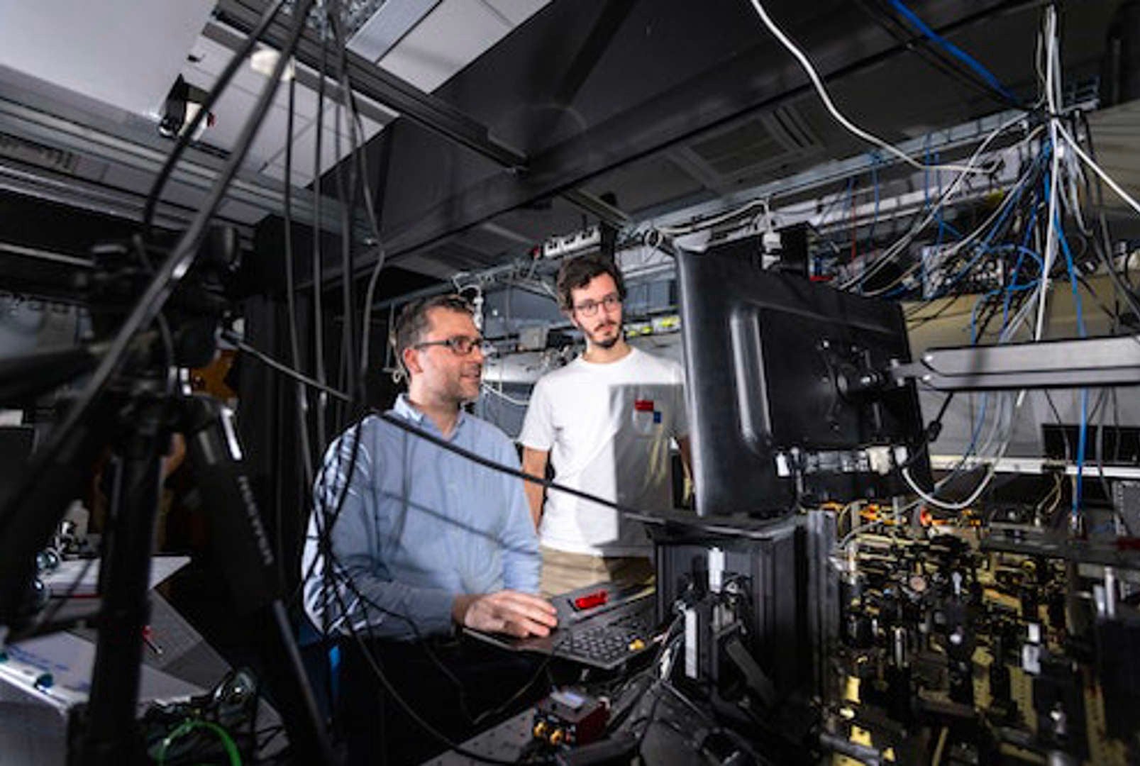 Groundbreaking experiment proves light travels through both space and