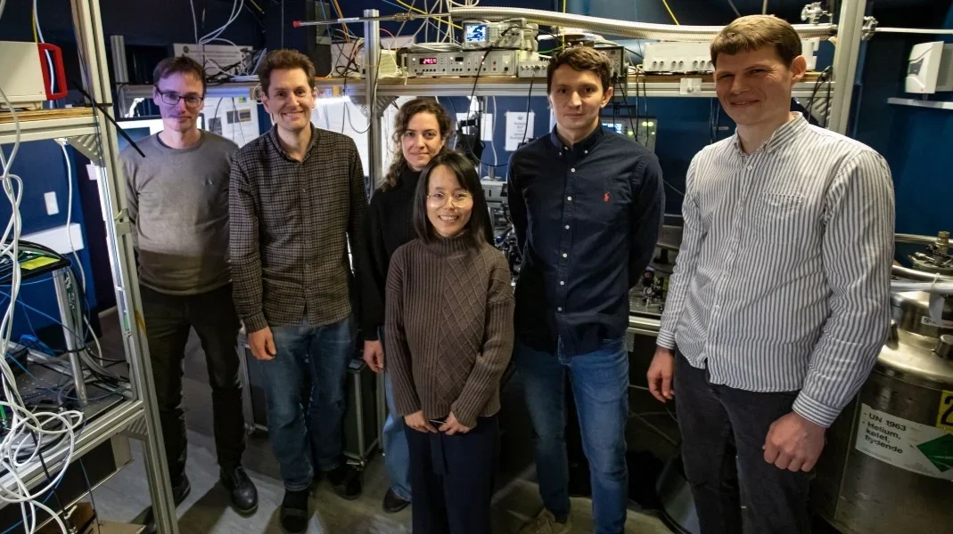 Part of the team behind the invention. From left: Peter Lodahl, Anders Sørensen, Vasiliki Angelopoulou, Ying Wang, Alexey Tiranov, Cornelis van Diepen.