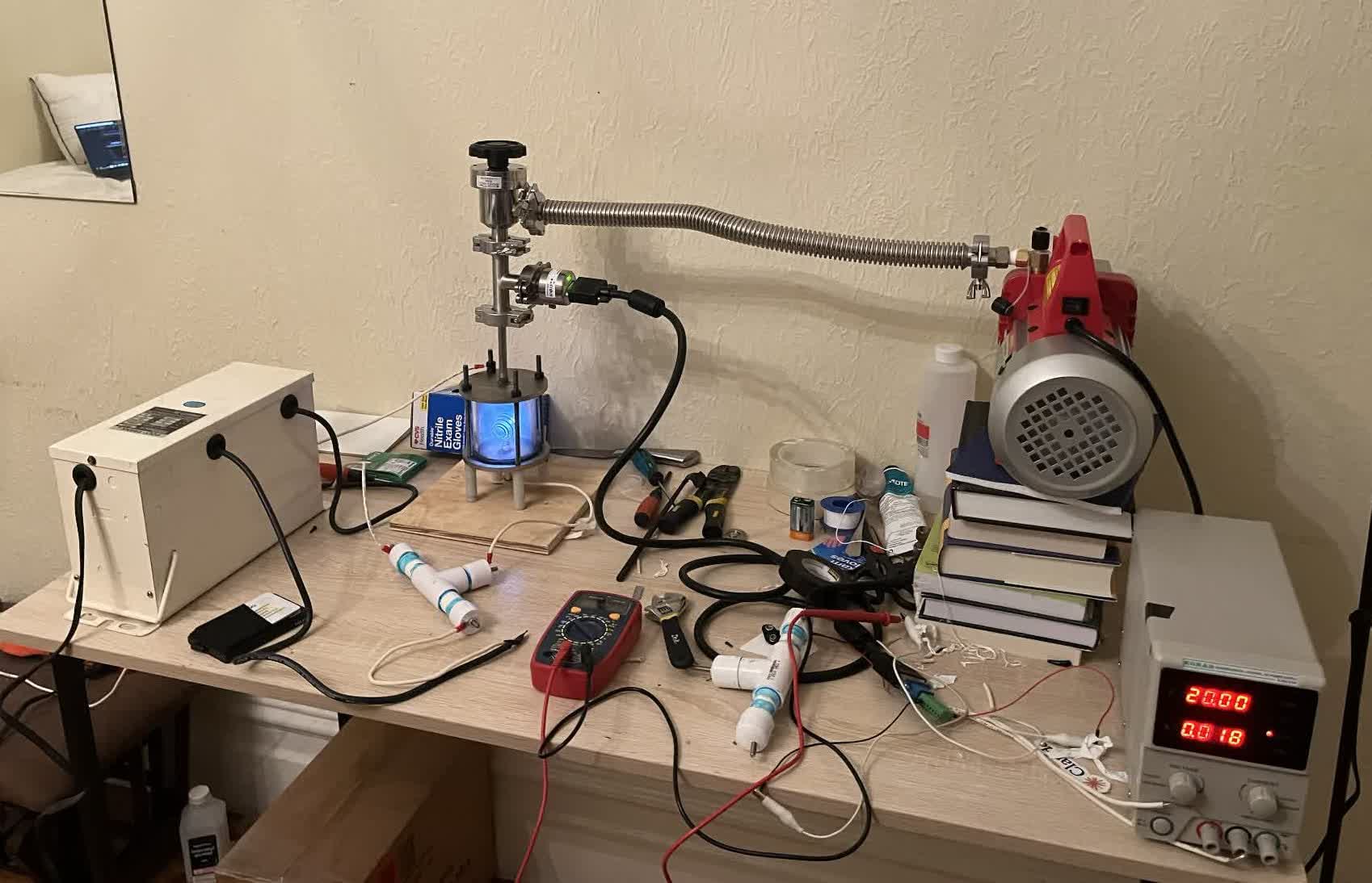 To monitor and control the vacuum, Nazoordeen used an MKS-901p transducer, ensuring that pressure levels remained low enough for potential fusion reactions to occur.